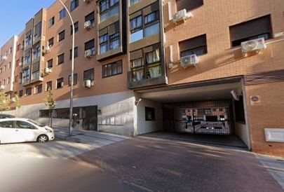 Un incendio en el garaje de una urbanización de Alcobendas obliga a desalojar el edificio
