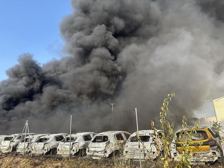 Incendio en Algete: Gran columna de humo y 200 vehículos afectados