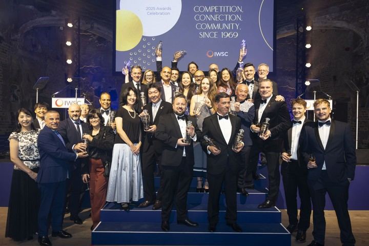 Paco & Lola: La mejor bodega de vino blanco del mundo en 2025