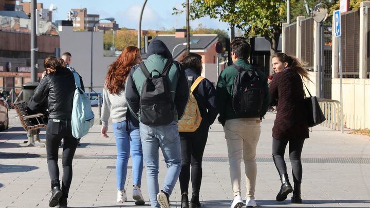 Díaz Ayuso anuncia una rebaja fiscal para apoyar a los jóvenes que estudian y trabaja