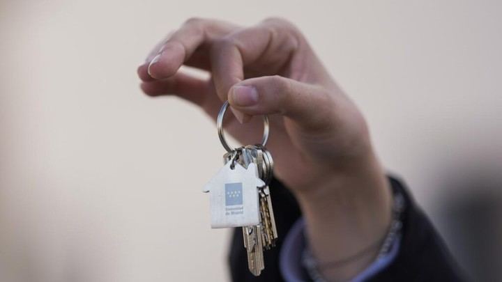 La Comunidad de Madrid lanza ayudas al alquiler para jóvenes y familias vulnerables desde el 4 de noviembre