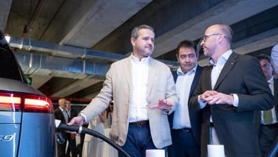 Inauguran el mayor punto de recarga de vehículos eléctricos en Madrid
