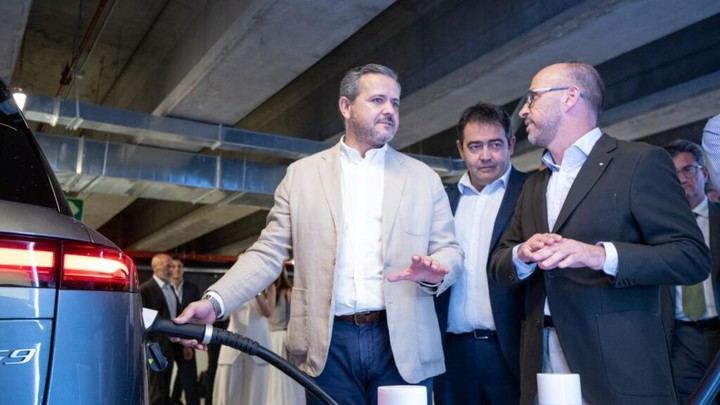 Inauguran el mayor punto de recarga de vehículos eléctricos en Madrid