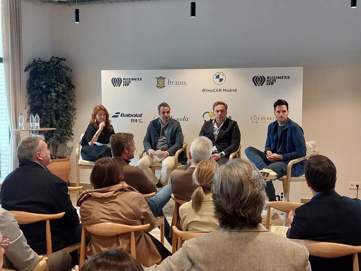 Mesa redonda sobre emprendimiento en La Vida Padel