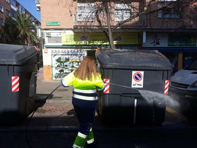 Campaña de lavado de contenedores en el Distrito Centro