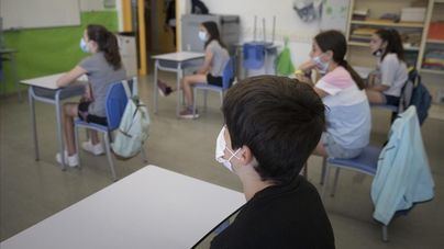 Mascarilla obligatoria tanto en el interior de las aulas como en los recreos al comienzo de curso