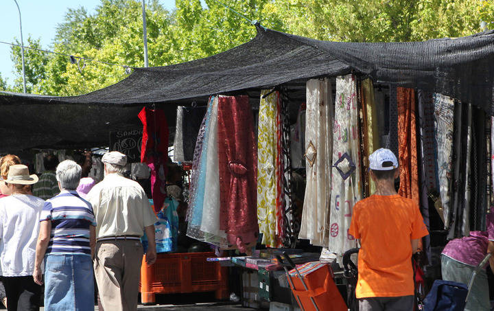 El pequeño comercio de Alcobendas saca sus productos a la calle