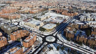 Madrid amanece cubierta de un ligero manto de nieve