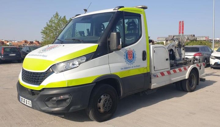 Retirada de vehículos abandonados en las calles de Sanse