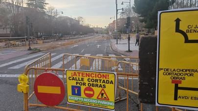 Comienzan las obras para renovar la calzada del Paseo de la Chopera