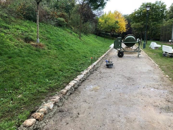 Reforma del pavimento en el circuito peatonal de los parques de El Soto