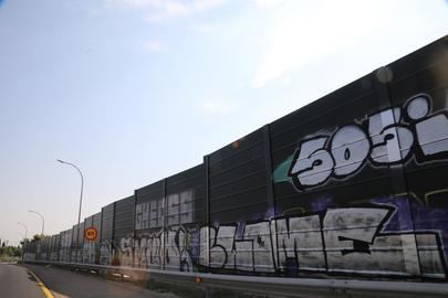 Alcobendas reclama al Gobierno la limpieza de las pantallas acústicas de la A-1