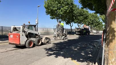 Reparación del pavimento en varias calles de La Moraleja para mejorar la seguridad vial