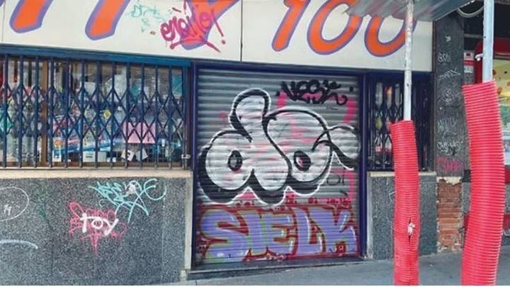 La Policía local de Alcobendas denuncia al autor de 11 pintadas ilegales