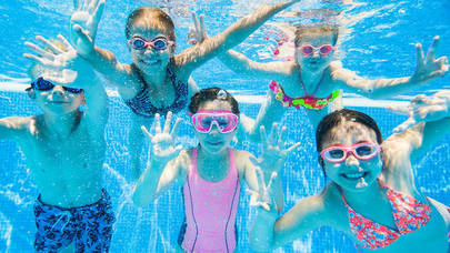 Extremar las precauciones y vigilar a los menores en las piscinas