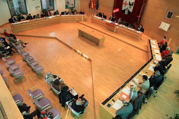 Alcobendas aprueba bonificaciones a las familias numerosas y a los vehículos menos contaminantes