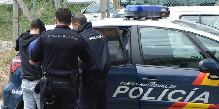 La Policía Nacional ha detenido aun individuo por robar en el interior de 15 vehículos