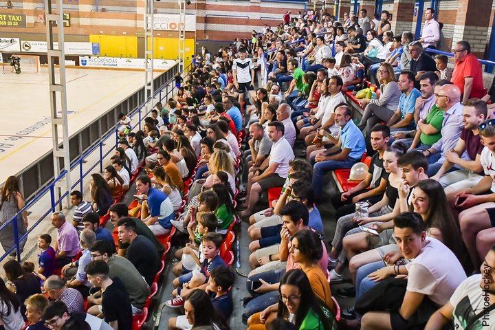 Foto realizada por el Club Patín Alcobendas que muestra el lleno total que había en el pabellón