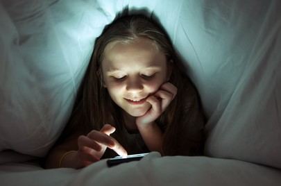 El vamping: el peligroso hábito digital que afecta el sueño de los adolescentes