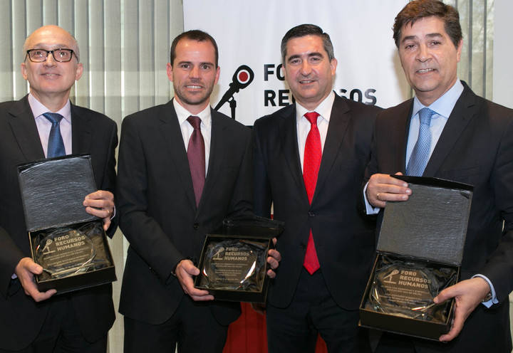 Imagen de los premiados. El primero por la izquierda es Andreu Agusti, Director de Recursos Humanos del Ayuntamiento de Alcobendas