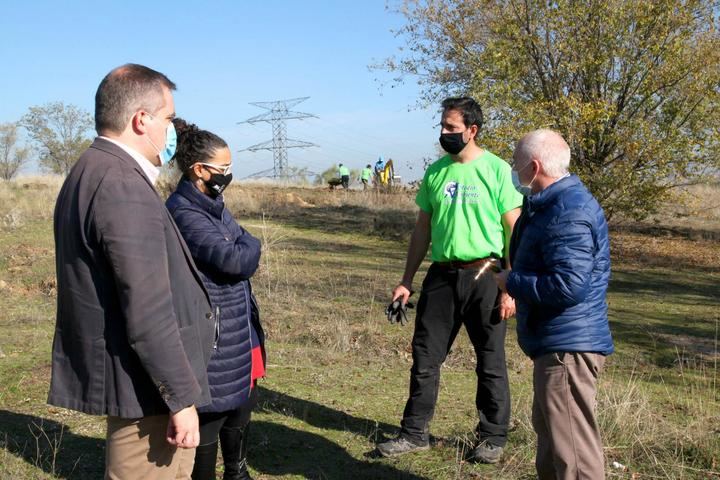 Comienza la reforestación del antiguo vertedero