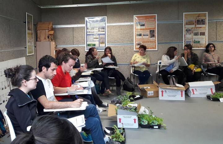 Imagen de la reunión entre la Red de Huertos de Sanse y la Concejalía de Medio Ambiente