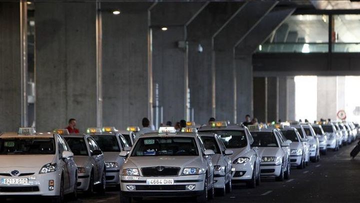 Taxistas a la espera