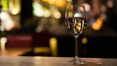 Vinos blancos para comprar en el súper por menos 10 euros